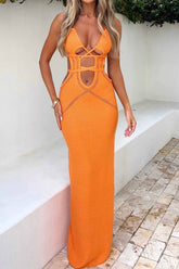 Einfarbiges Strickkleid mit Schnürung und Aussparungen